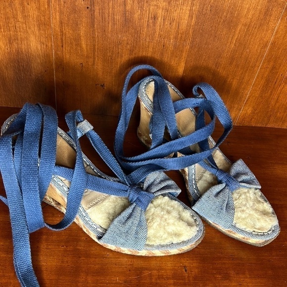 UGG AMELIE  ESPADRILLE TIE UP ANKLE BLUE & TAN CASUAL WEDGE HEELS SIZE 8 - Picture 5 of 10